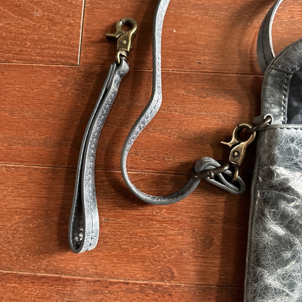 Ellington Blue Leather Distressed Crossbody AND Wristlet Bag 6x10 - Picture 5 of 9